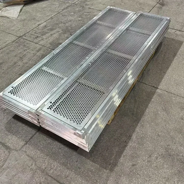 Perforerad metallrampanel